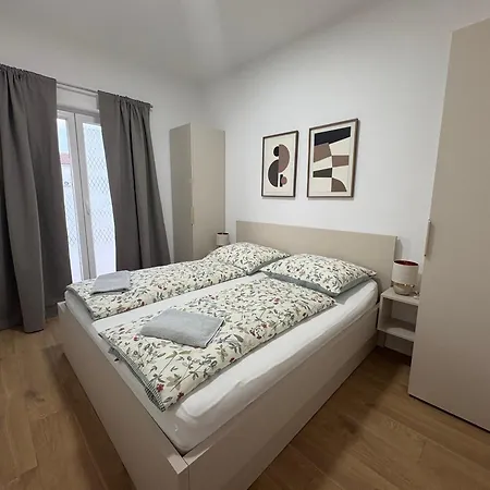 Anita 3 Apartment *
