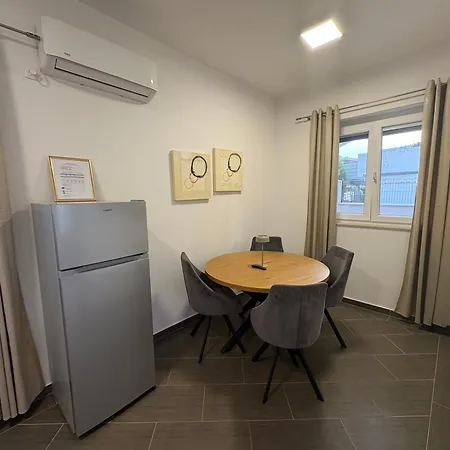 Anita 3 Apartment *