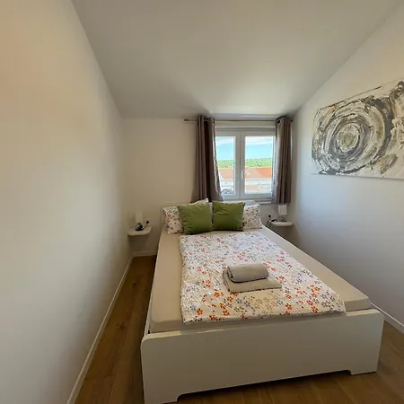 Anita 3 Apartment *