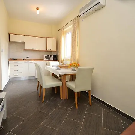 Apartment Anita 3 *